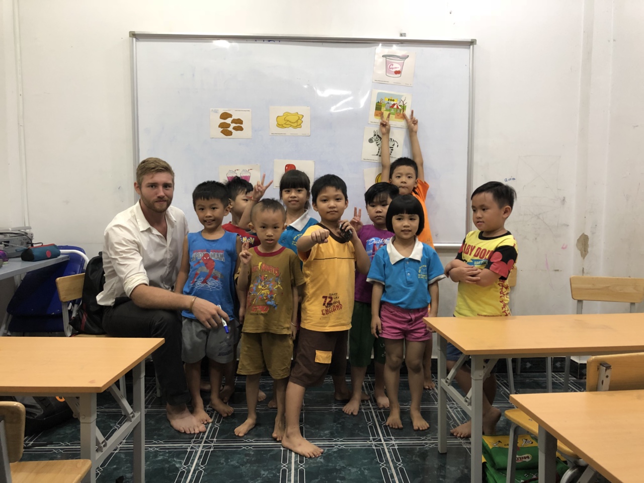 Ảnh các bé trong giờ học với người nước ngoài
